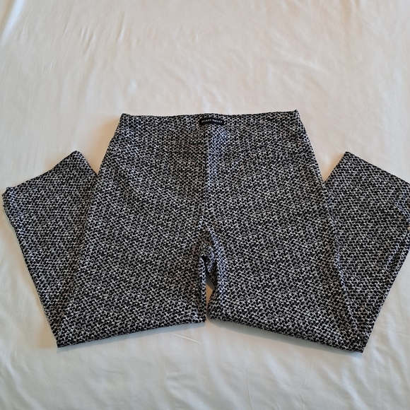 Hilary Radley women's Medium cropped pull on pants black & white - Picture 3 of 6